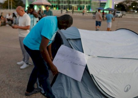 Por ordem de Moraes, deputado foi retirado de protesto em frente ao STF