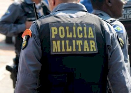 Homem ataca a esposa com tesouradas no pescoço