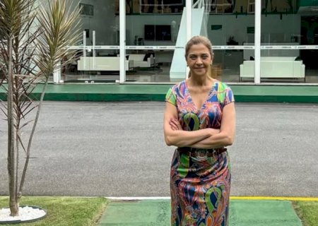 Conselheiros do Palmeiras articulam mudança para 3º mandato de Leila