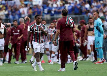 Wolverhampton acena com proposta por Arias, do Fluminense