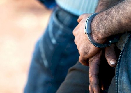 Igreja afasta pastor preso por pedir fotos a menina de 11 anos