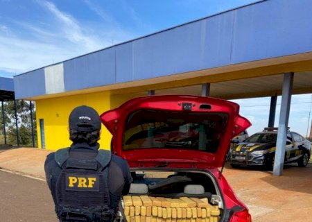 PRF apreende mais de meia tonelada de maconha e prende três pessoas em Caarapó/MS