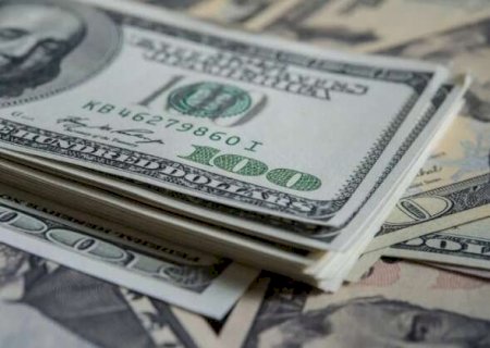 Real tem forte desvalorização e fecha acima de R$ 5,50 após anúncio de tarifa dos EUA