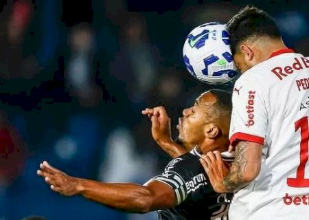 Marlon Freitas, do Botafogo, sai de ambulância e passa bem