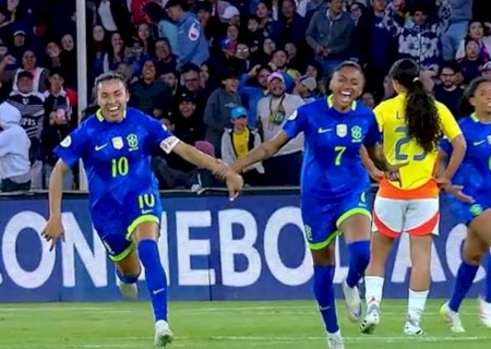 Arthur Elias enaltece Marta em seu primeiro título na seleção: 'Ela é iluminada'