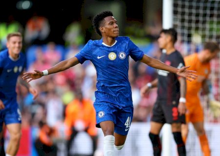 Estêvão marca em estreia, e Chelsea vence com gols brasileiros