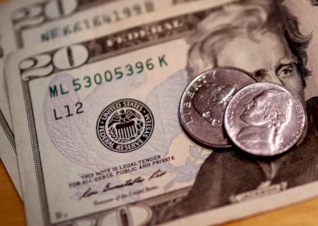Dólar cai para R$ 5,50 com maior chance de corte de juros nos EUA