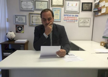 Carlos Bolsonaro é hospitalizado no Rio após a prisão domiciliar do pai