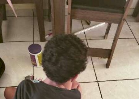 Mães dizem que filhos autistas ficam meses sem estudar por falta de assistentes