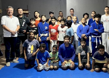 Deputado Hashioka conhece Projeto Jatobá e destaca importância do esporte