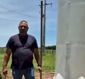 Com recursos próprios, Prefeito Clóvis do Banco leva melhorias ao P.A. Bela Manhã e reforça a importância da água para a vida no campo em Taquarussu