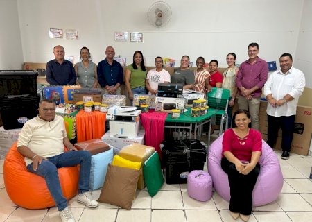 Prefeito Clóvis do Banco entrega novos materiais pedagógicos e reforça compromisso com a educação de Taquarussu