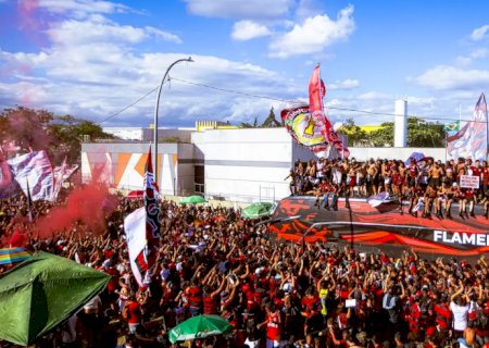 Flamengo embarca para final da Libertadores com festa da torcida