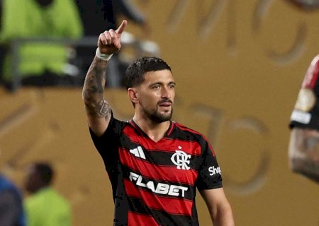 Flamengo renova contrato de Arrascaeta, maior artilheiro estrangeiro do clube, até 2028