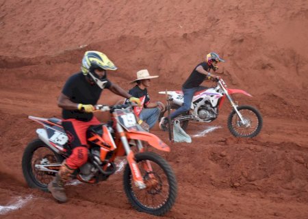Arrancadão em Taquarussu: Velocidade, adrenalina e barulho animam a cidade