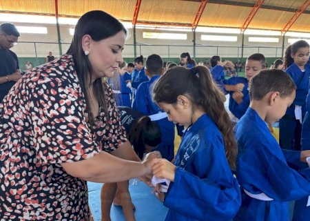 Ação conjunta Auren Energia/Cesp e Secel beneficia 100 alunos de Judô com novos uniformes