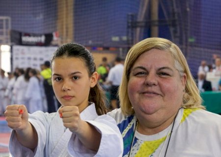 Duas mulheres de MS entram para a história do karatê como árbitras oficiais da CBK