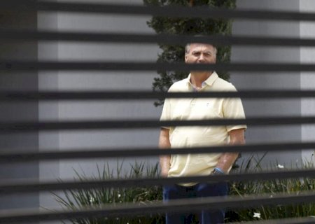 Defesa de Bolsonaro volta ao STF contra condenação de 27 anos