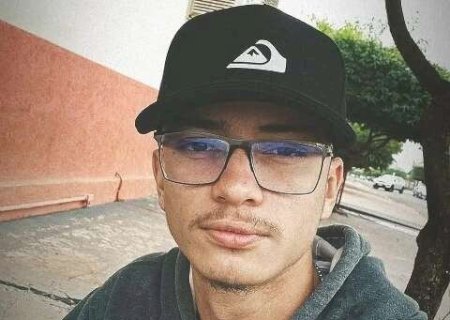 No dia do aniversário, jovem morre ao ter moto atingida por carro