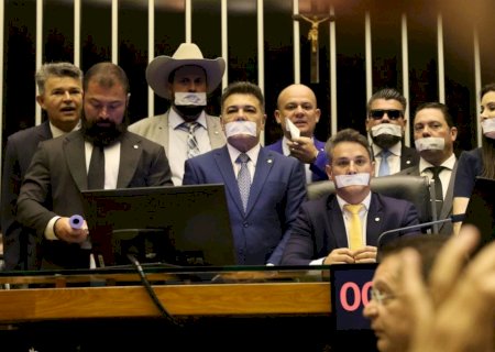 Motta acena ao bolsonarismo após destravar agenda de Lula