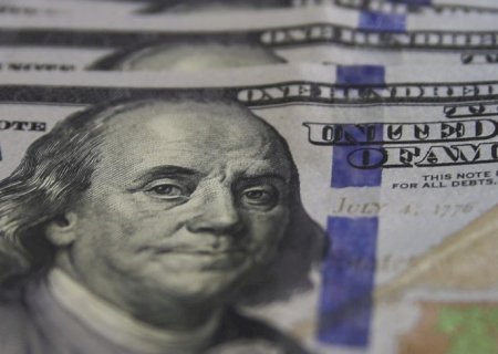 Dólar cai para o menor valor em 21 meses, e bolsa bate recorde