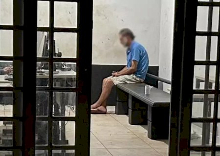 Homem mata mulher com facada no peito e liga para o filho culpando vítima: “sua mãe fez besteira'