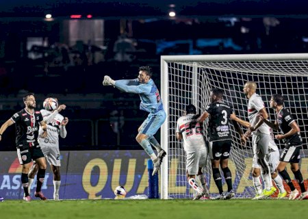'Um goleiro que ganha jogos': como Crespo enxerga Rafael, perto das 200 partidas pelo time
