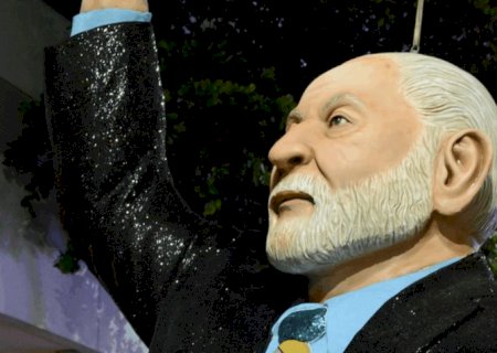 Desfile reacende denúncias de propaganda eleitoral contra Lula