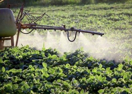 Brasil registra recorde nas importações de fertilizantes, 45,5 milhões de toneladas
