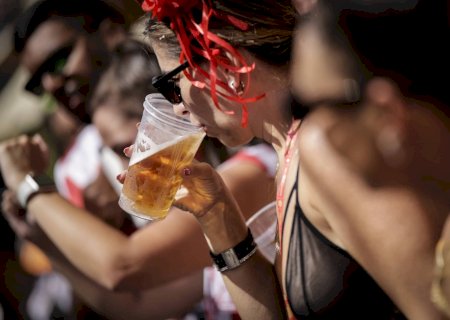 Carnaval, álcool e canetas emagrecedoras: por que essa combinação é a pior possível