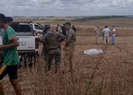 Dois brasileiros são mortos por pistoleiros em lavoura de soja na fronteira