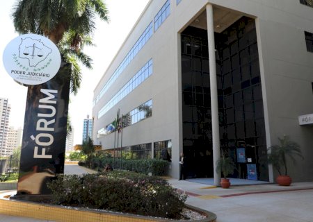 Justiça condena mulher por “estelionato emocional” e manda indenizar ex-companheira em mais de R$ 94 mil