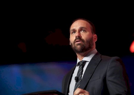 Polícia Federal dá 15 dias para Eduardo Bolsonaro se explicar em processo disciplinar