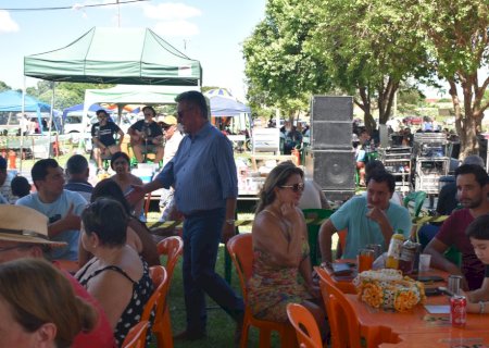 Deputado Roberto Hashioka participa do Costelão Solidário e reforça vínculos com Batayporã
