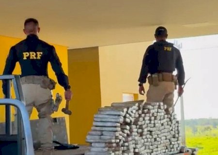 Caminhonete com placa falsa levava 337 quilos de maconha em fundo falso