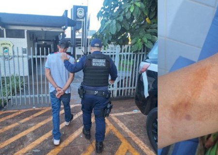 Homem é preso após atacar companheira com faca e tentar agressão com martelo
