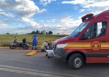 Motociclista fica ferido após queda em rotatória de Nova Andradina