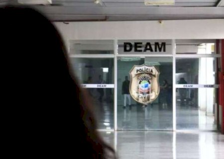 Jovem tem casa destruída, é ameaçada de estupro e agredida pelo ex-namorado