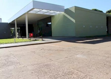 Mulher é encontrada ensanguentada após ser estuprada dentro de casa