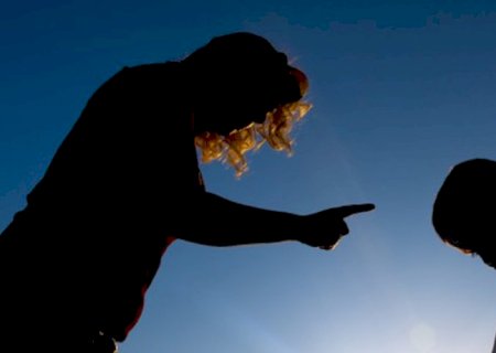 Quando o diálogo se perde: a dificuldade de jovens em ouvir pais e mais velhos preocupa famílias