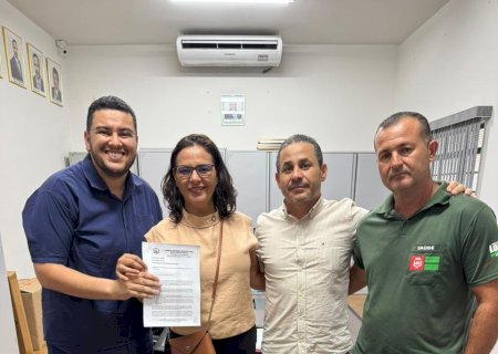 Vereadores de Batayporã entregam pedido à deputada Gleice Jane para avançar na regularização fundiária