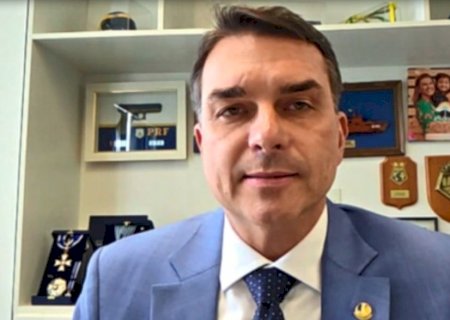 ‘Lula tem sido o meu camisa 10’, afirma Flávio Bolsonaro sobre alta nas pesquisas eleitorais