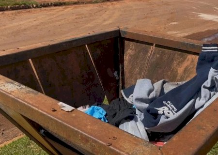 Bebê encontrado morto em lixeira: polícia ouve possível familiar e intensifica investigação