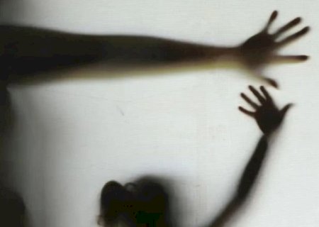 Ligue 180 supera 1 milhão de atendimentos à mulheres vítimas de violência em 2025