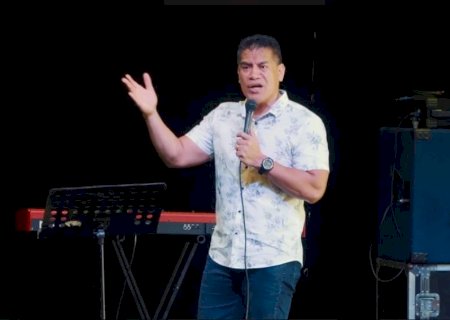 Igreja alega que Jesus foi ao culto e entregou coroas