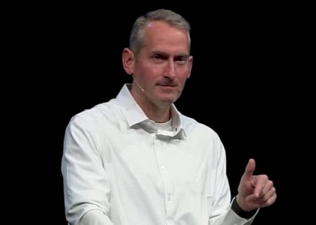 Pastor admite ‘relacionamento impróprio’ com outro homem