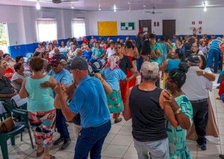 Dia das Mães: Conviver de Batayporã reúne 250 idosos em tarde especial com homenagens e confraternização