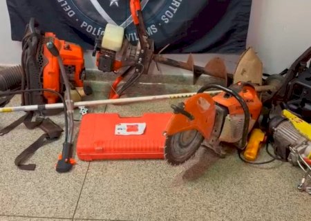Dupla é presa por furto qualificado em empresa de saneamento e polícia recupera equipamentos