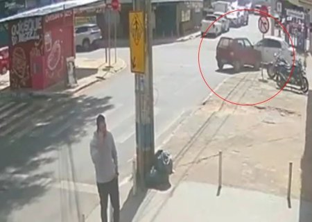 Mulher entra na contramão, bate carro e ironiza vítima: 'Me ache'