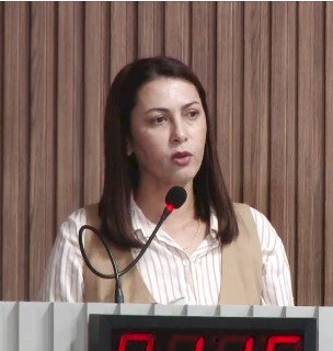 Vereadora Andrea Cruz apresenta indicações voltadas à iluminação pública, limpeza urbana e melhorias na saúde